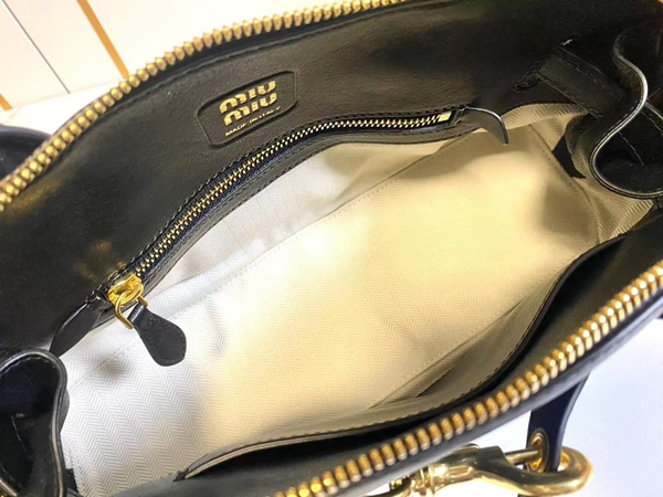 スーパーコピーブランドバッグ角部分ディテール